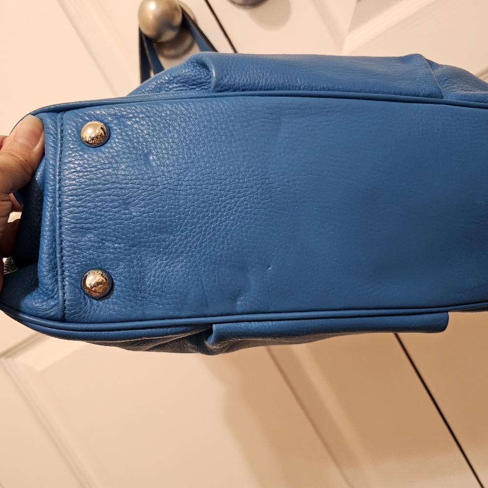 Michael Kors Blue Shoulder Bag with Silver Accents - Picture 5 of 13